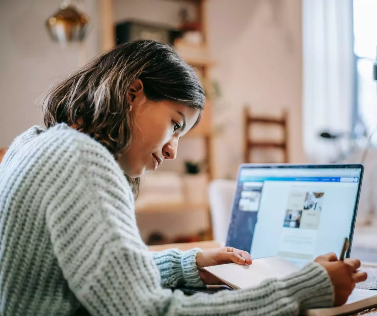 2025 Guide to AI Marketing: Tools, Team Structure, and Strategic Shifts