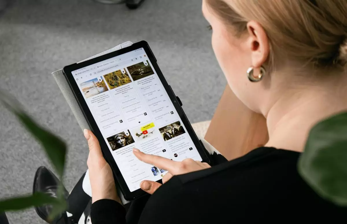 Assistant updating a monthly marketing calendar